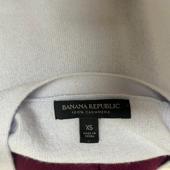 Banana Republic Cashmere 3 Button Cropped V-Neck Sweater - Size XS - Picture 4 of 6